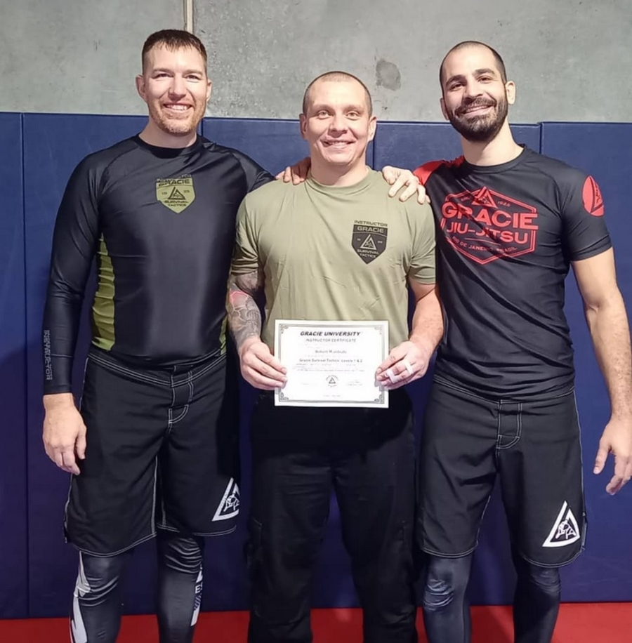 Robert Wardzała z trenerami Gracie University